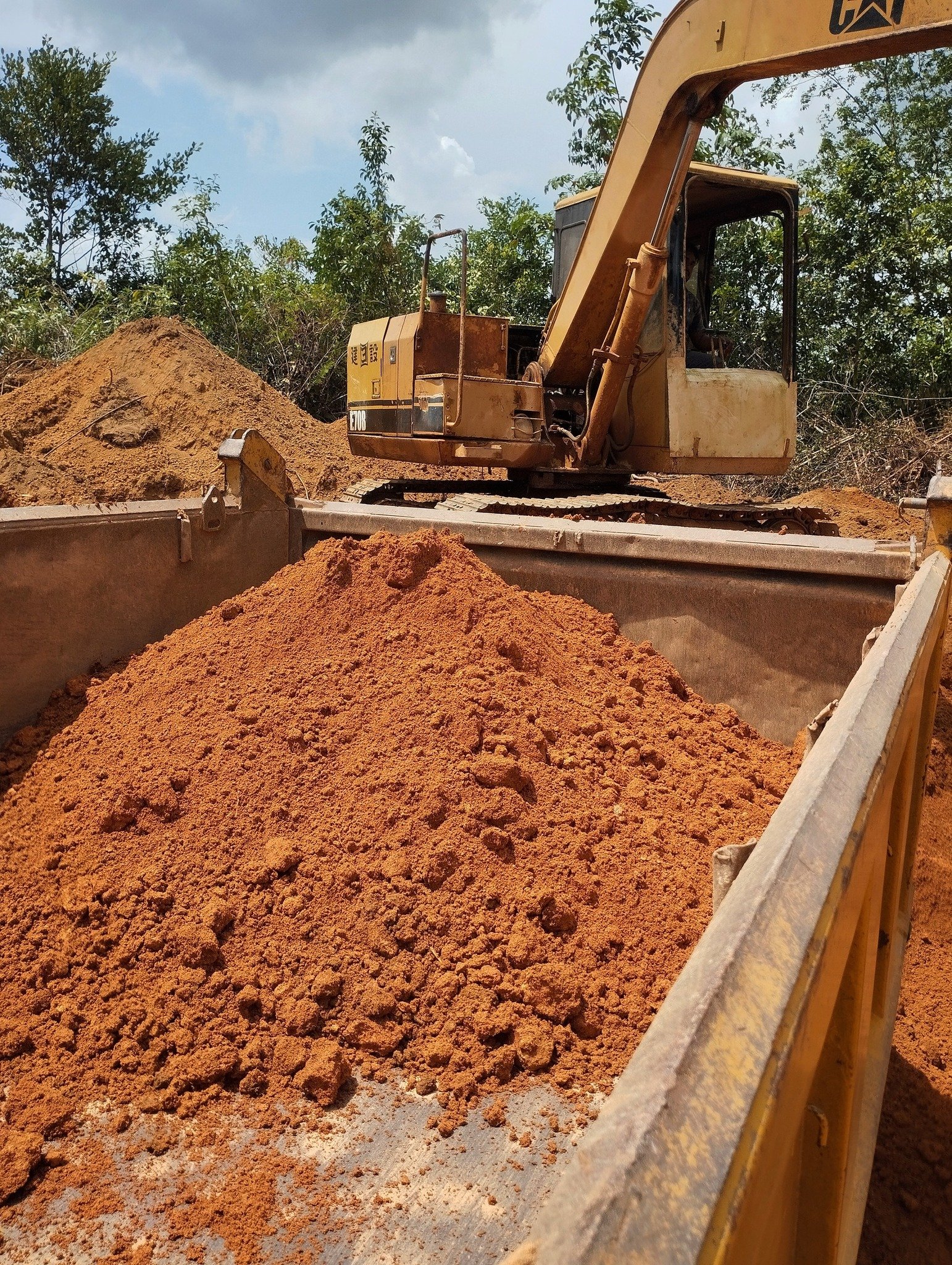 Red Soil Suppliers price in Maharagama