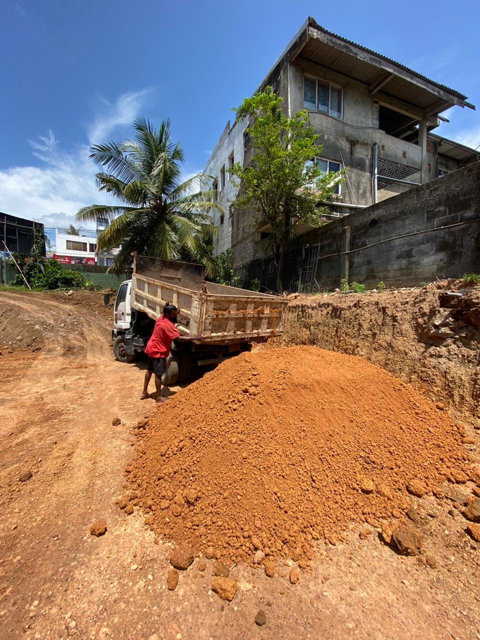 Other image 202509/red-soil-transport-service-in-homagama-wedabima-97a957a5e2.jpeg
