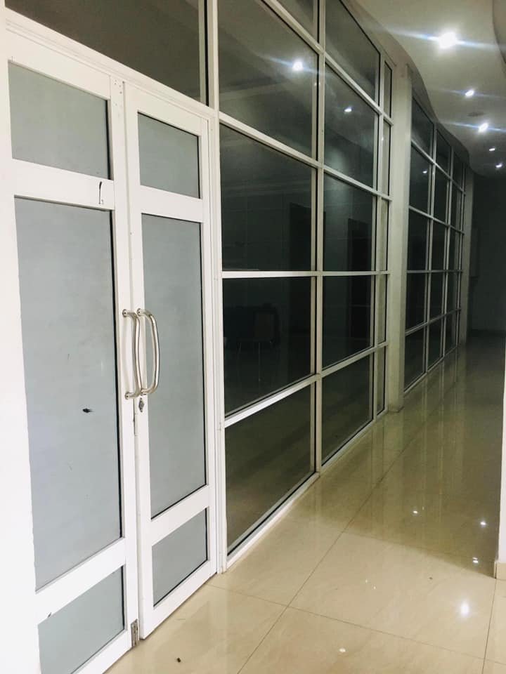 Other image 202509/tempered-glass-installation-service-providers-services-in-colombo-wedabima-234a74fa25.jpg